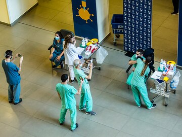 Photo of the Day: Medical workers get vaccine in Israel