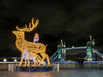 Photo of the Day: Christmas at London Bridge