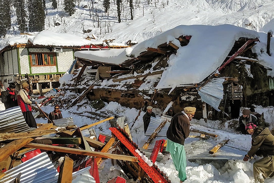 kashmir avalanche-1193599363-afp