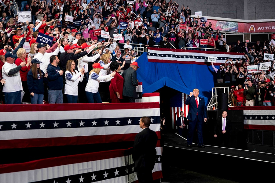 trump rallies_bg