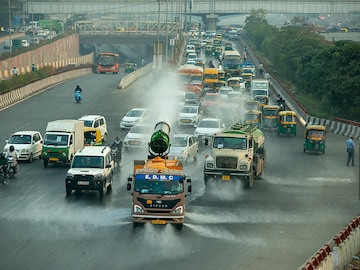 Photo of the Day: An alarming level of smog envelopes New Delhi