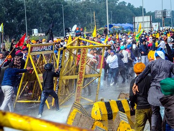 Photo of the Day: Farmers clash with police, water cannons fired