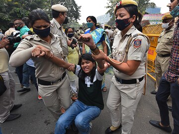 Photo of the Day: AAP leaders booked during protest