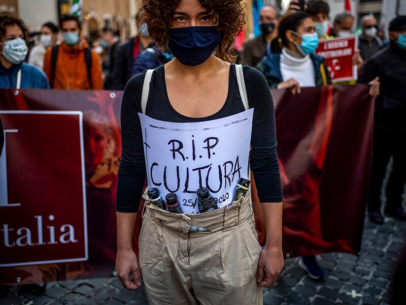 Photo of the day: Drama over Italy's lockdown