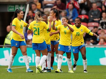 Photo of the day: Brazilian football announces equal pay