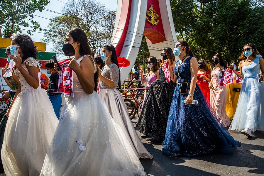 myanmar women 2_bg