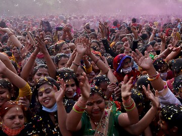 Photo of the Day: Wave of celebration