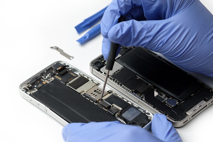 Apple to start letting people fix their own iPhones