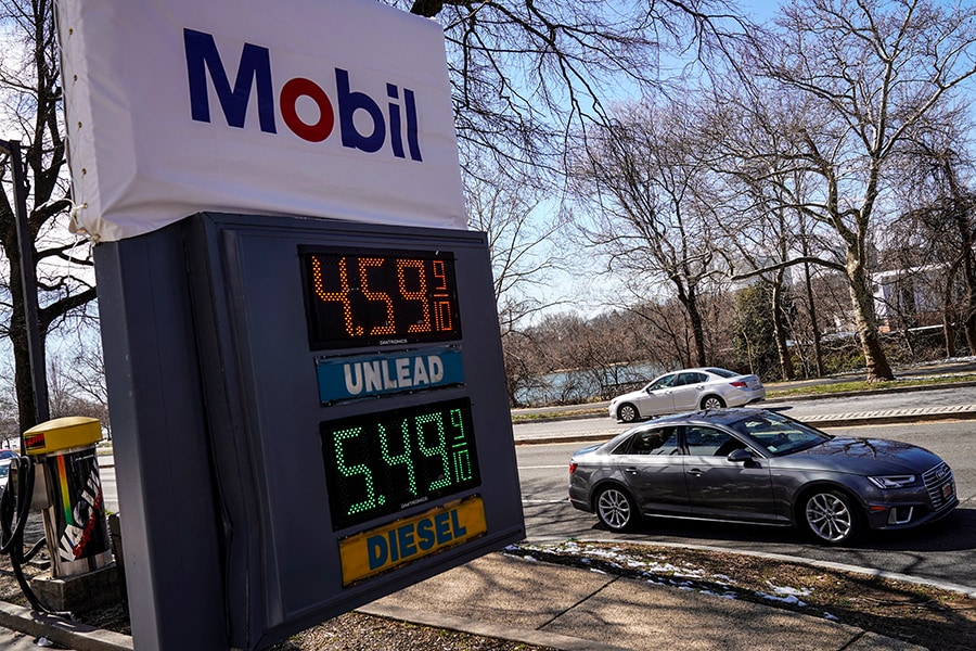 Even with high gas prices, the open road still beckons