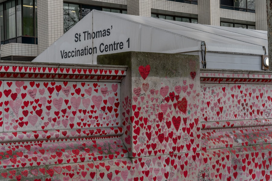 The National Covid Memorial Wall, near a vaccination site at St Thomas’ Hospital in London on Dec. 13, 2021. There have almost certainly been far more infections than that among the global population of 7.9 billion, with many going undetected or unreported, and the reporting gap may only grow wider as some countries, including the United States, scale back official testing. (Andrew Testa/The New York Times)