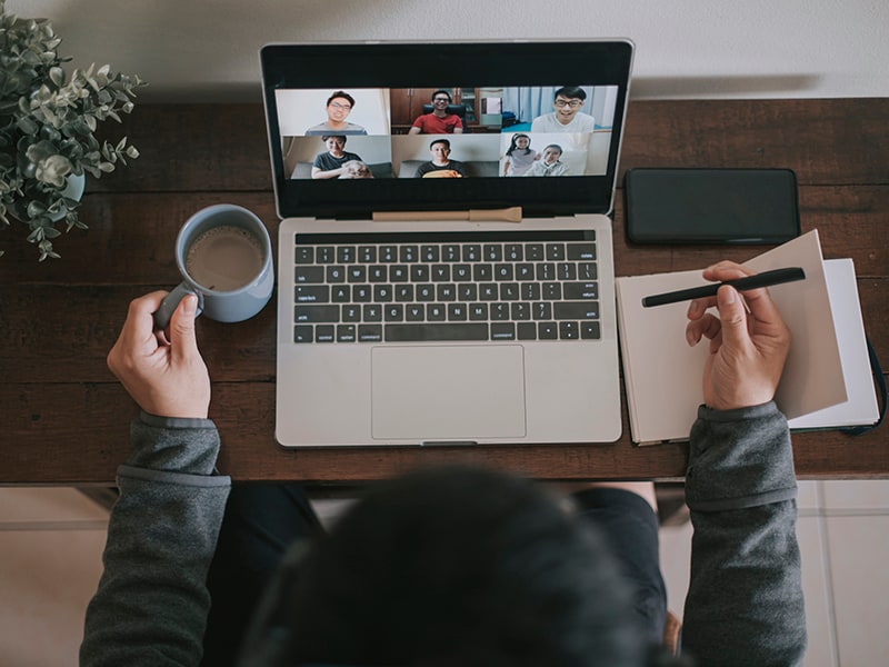 People are worse at coming up with creative ideas during a video call compared to meeting in person. Image: Chee gin tan / Getty Images 