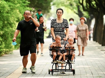 China population to begin shrinking by 2025