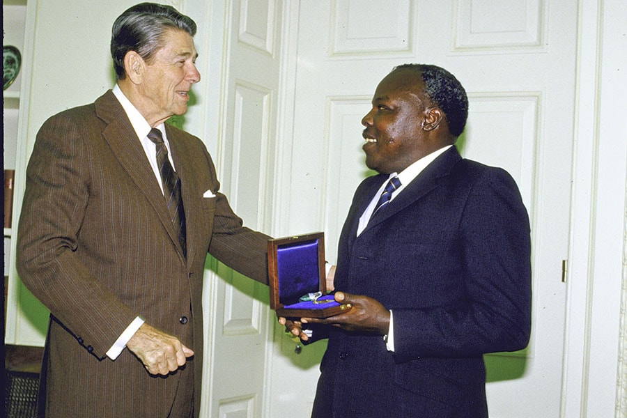 A file photo of Kenyan anthropologist Kimeu Kamoya awarded by U.S President Ronald Reagan, October 01, 1985. Image: Diana Walker/Getty Images