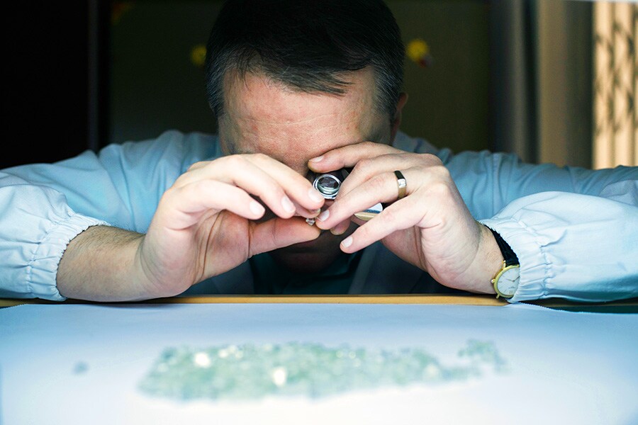 Diamonds are evaluated at Alrosa, Russia’s diamond-mining giant, in Mirny, Russia, on March 26, 2018. The world is looking for ways to further restrict Russian earnings from exports beyond oil sales. (Maxim Babenko/The New York Times)