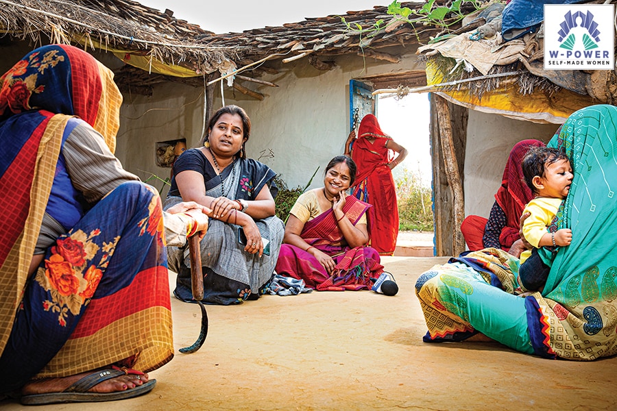 (left)Kavita Devi, Co-founder, Khabar Lahariya and CEO, Chambal Media; Meera Devi, Managing Editor,
Khabar Lahariya Image: Madhu Kapparath