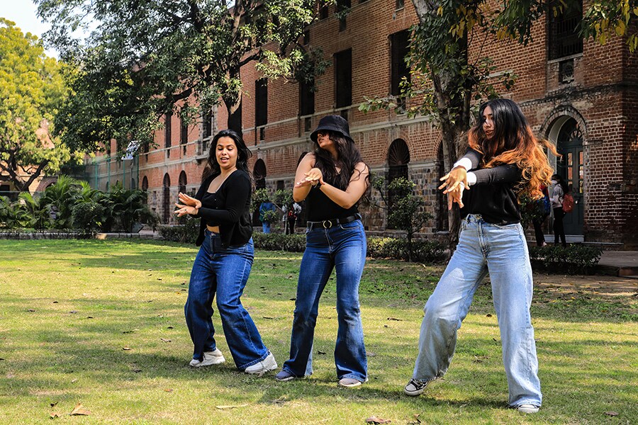 Photo of the Day: Happy dance