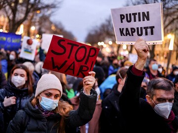 Photo Of The Day: Protests for peace