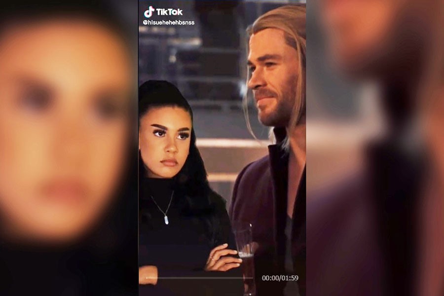 On TikTok, the user @peterhollandxx edits herself into clips from Marvel movies. On TikTok, the user @peterhollandxx edits herself into clips from Marvel movies.
Image: peterhollandxx / TikTok 