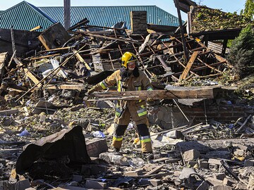 Photo of the day: Picking up the pieces