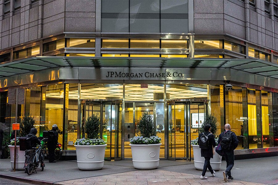 JPMorgan Chase headquarters in New York, March 23, 2022. An effort by the Nigerian government to force JPMorgan Chase to restore funds that it claimed former officials had looted from a government bank account failed on Tuesday, June 14, when a judge in London ruled in favor of the bank. (Hiroko Masuike/The New York Times)