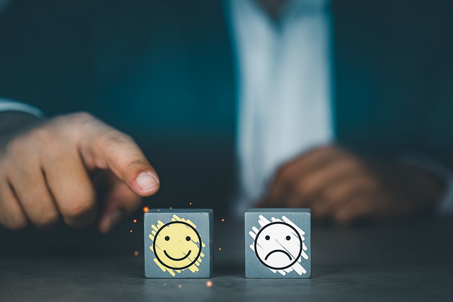 Through computational analysis of hundreds of thousands of online reviews, the researchers discovered that positive star and numerical ratings didn’t reliably correlate with how well products and businesses ultimately fared
Image: Shutterstock