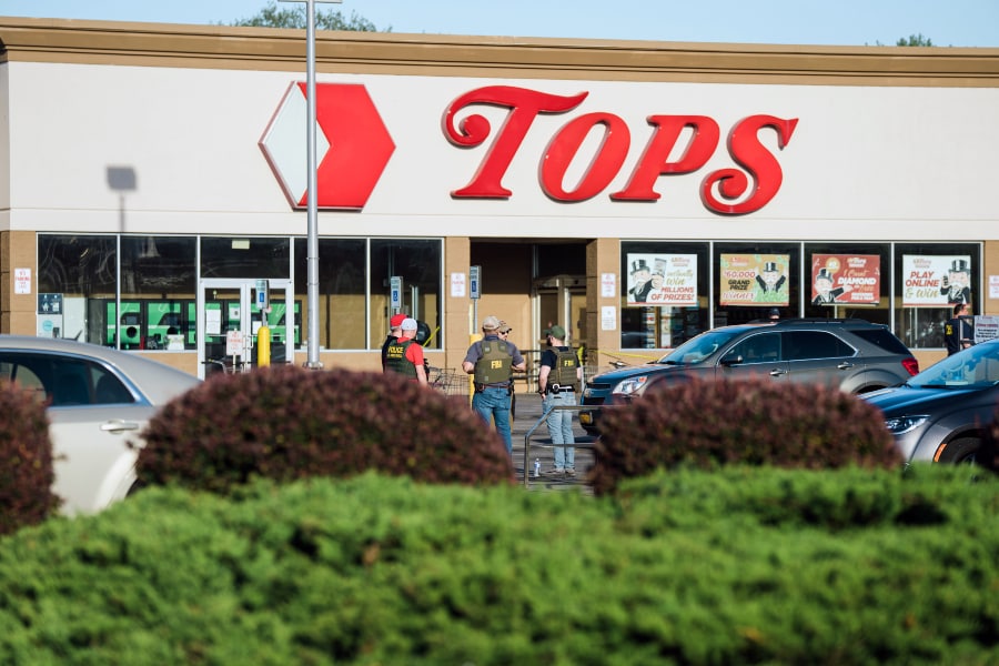 Police and FBI investigators at the scene of Saturday’s mass shooting at the Tops Friendly Market supermarket in Buffalo, N.Y., May 16, 2022. From 1966 to 2019, 77% of mass shooters obtained the weapons they used in their crimes through legal purchases. Image: Gabriela Bhaskar/The New York Times