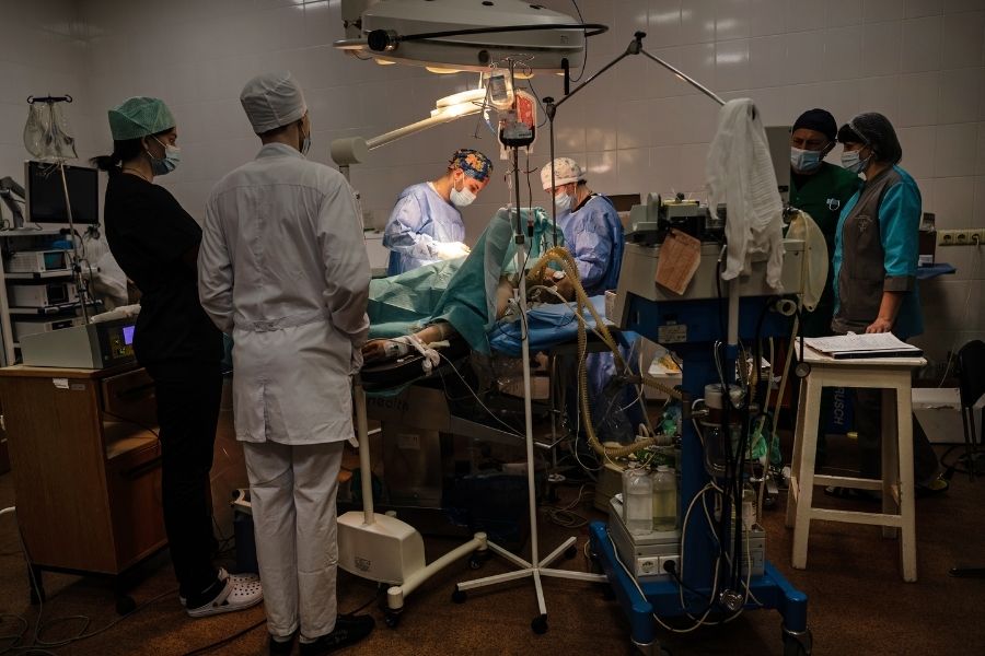 Doctors try to save the arm of a Ukrainian soldier who was wounded by Russian shelling in Zaporizhzhia, April 25, 2022. Months of Russian artillery, airstrikes and rocket attacks have overwhelmed the hospitals of Eastern Ukraine, which are operating on skeleton crews or have been abandoned completely. Images: Lynsey Addario/The New York Times