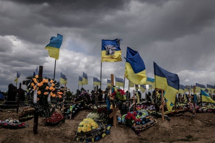 Ukrainian flags fly above graves at the military cemetery in Kharkiv, Ukraine, May 17, 2022. Differing objectives foreshadow a coming debate about what position President Volodymyr Zelenskky of Ukraine and his Western allies would take if negotiations to end the conflict finally get going. Image: Finbarr O'Reilly/The New York Times