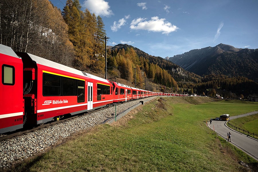 A 1910-metre-long train with 100 cars passes by in Bergun on October 29, 2022.
Image: Fabrice Coffrini / AFP 