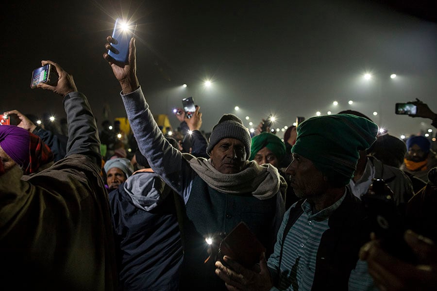 A file photo of farmers on a vigil remembering the farmers who lost their lives during the protests at Ghaziabad border, India. The government ordered Twitter to block 1474 accounts and 175 tweets to be blocked, under India’s Information Technology Act of 2000, according to MediaNama. The tweets, from February 2021 to February 2022, reportedly were those that were critical of the government’s handling of a massive farmers’ protest in north India, and its response to the Covid crisis in the country.
Image: Anindito Mukherjee/Getty Images
