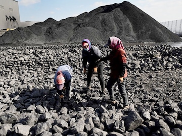 Fossil fuel reserves contain 3.5 tn tonnes of CO2: database