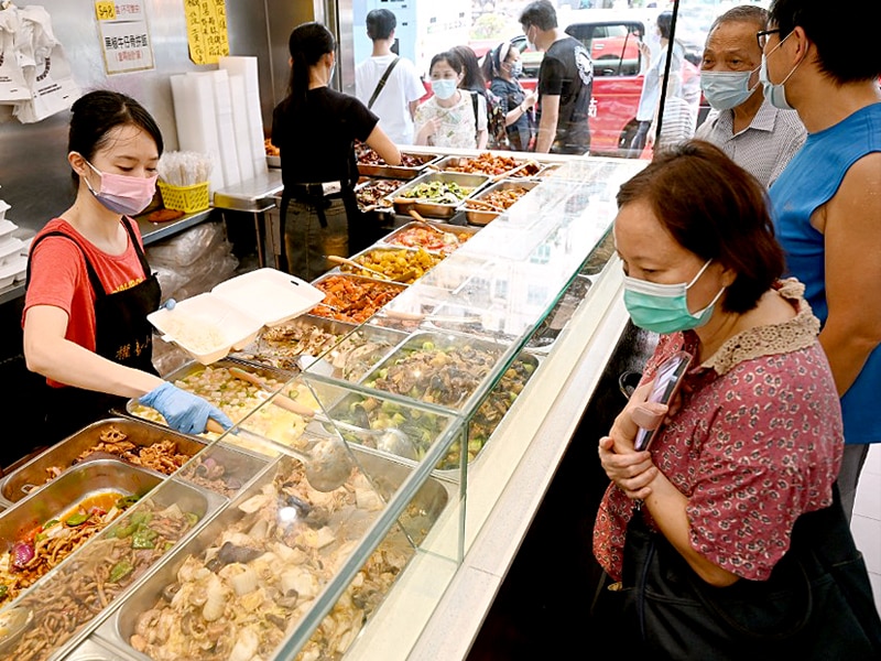 Cheap mealboxes give a taste of Hong Kong's economic woes