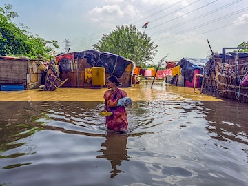 Photo of the day: Calamity continues