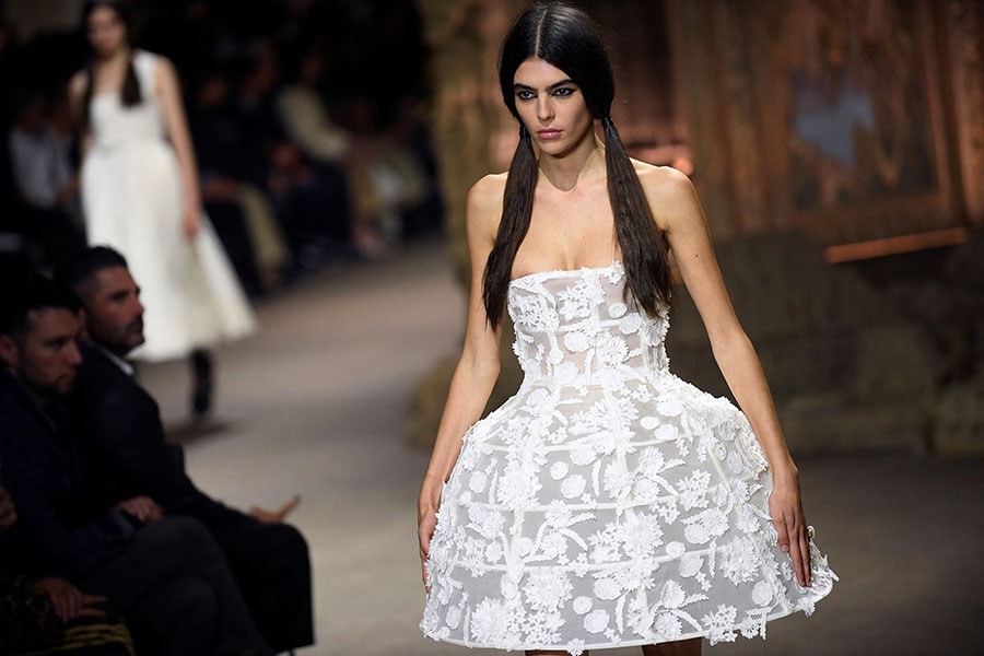 
A model presents a creation for the Christian Dior Spring-Summer 2023 fashion show during the Paris Womenswear Fashion Week, in Paris, on September 27, 2022.
Image: Julien De Rosa / AFP©