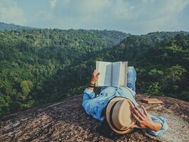 reading_shutterstock_1986877016_sm
