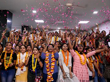 Photo of the day: Cheering for a bright future