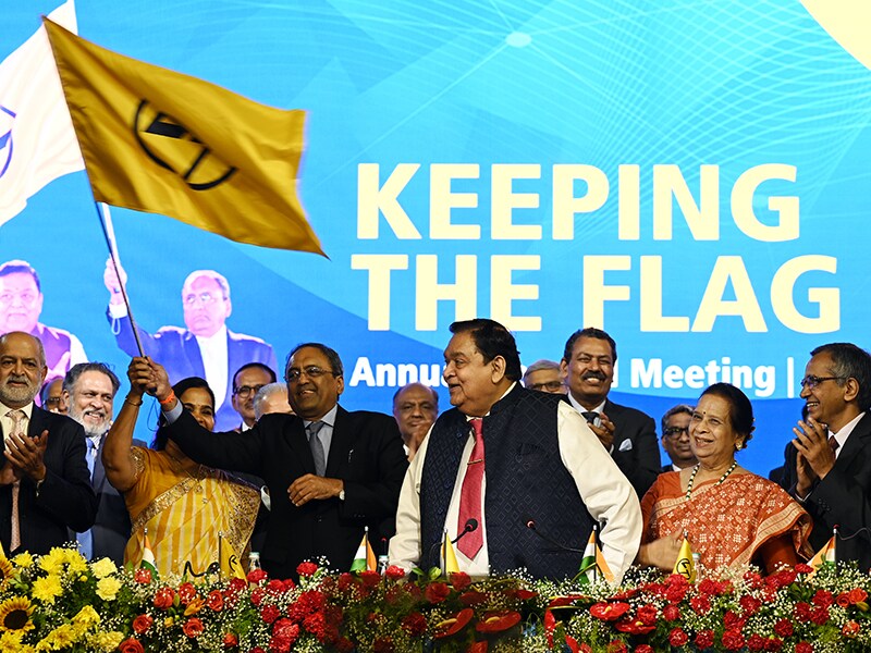 Shareholders give emotional farewell to 'Man of Stainless Steel' AM Naik