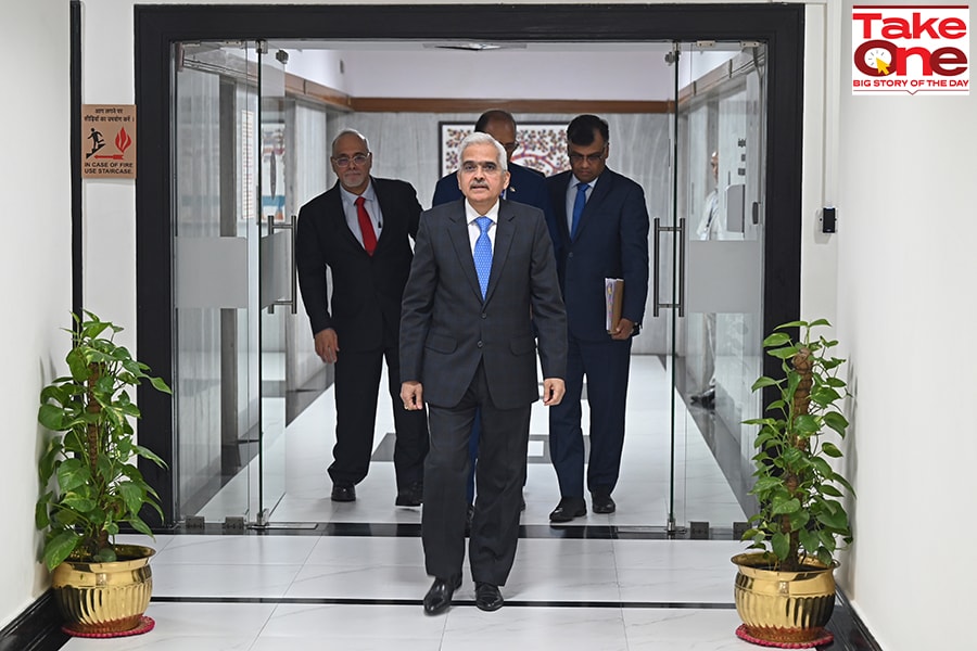 Reserve Bank of India (RBI) governor Shaktikanta Das (C) arrives along with deputy governors to address a press conference in Mumbai on August 10, 2023. - India's central bank again left interest rates unchanged on August 10 but warned that higher food prices, caused in part by extreme weather, had impacted household budgets and halted a downward inflation trend. Image: Indranil Mukherjee / AFP 