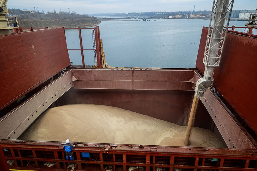  A bulk carrier transits the Turkish-controlled Bosphorus. Image: Chris McGrath/Getty Images