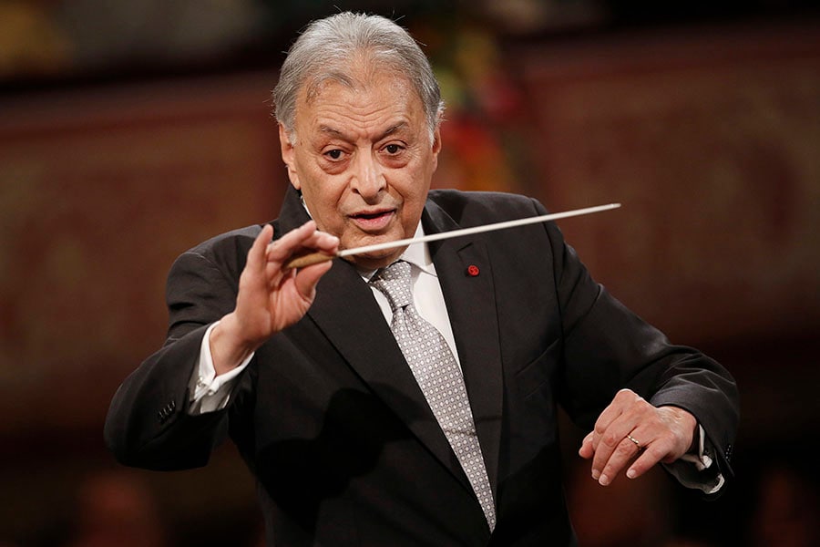 (File) Zubin Mehta conducts the Orchestra del Maggio Musicale Fiorentino in Bologna, Italy, in 2014 Image: Roberto Serra - Iguana Press/Getty Images 