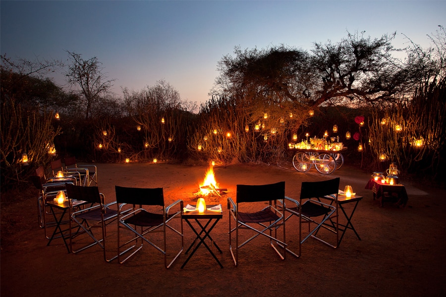 SUJÁN, Jawai fireplace at dusk