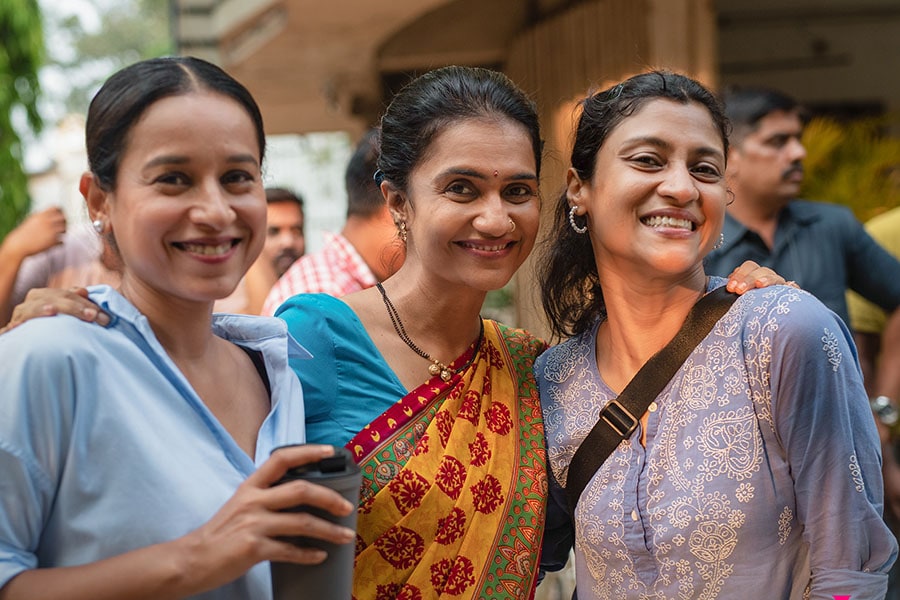 (From right) Konkona Sensharma on the sets of <i>The Mirror</i>, a short film she directed for Netflix's <i>Lust Stories 2</i>, with actors Amruta Subhash and Tillotama Shome
Image: Netflix 