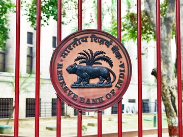 Morning Buzz: RBI may pause interest rate hikes; rise of spot airfares, and more