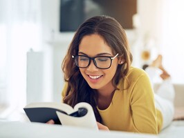 reading_shutterstock_1986877016_sm