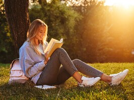 reading_shutterstock_1986877016_sm