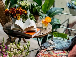 reading_shutterstock_1986877016_sm