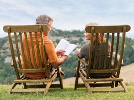 reading_shutterstock_1986877016_sm