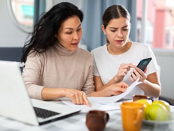 Young people turn to their nearest and dearest for help with managing their money: study