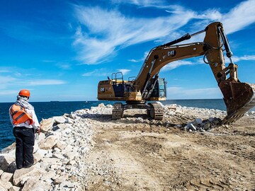 In Mexico, building a rail rival to the Panama Canal