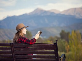 reading_shutterstock_1677078268_sm